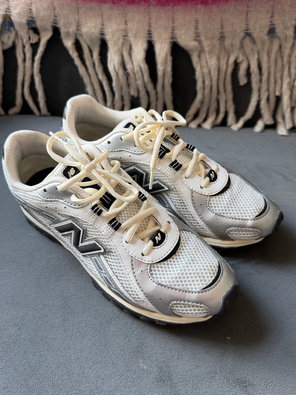 New Balance 204L in Silver